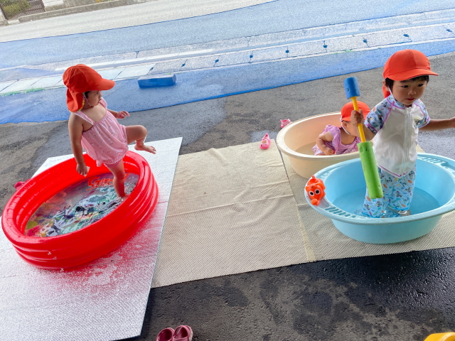プール遊び、楽しいね(^^)
