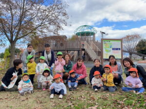 バスで秋の遠足に出発♪