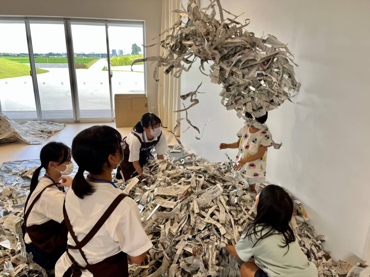 ビリビリ・ビリビリ　新聞紙でおもいっきり遊ぼう