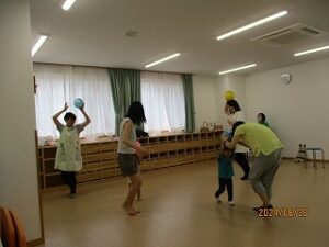 親子で楽しくリトミック