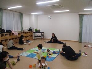 親子でスキンシップ体操