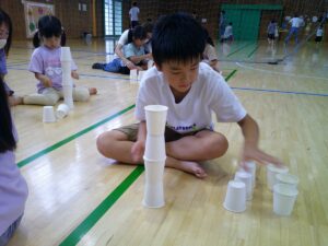 【パパとあそぼう】紙コップはどこまで積みあがる？