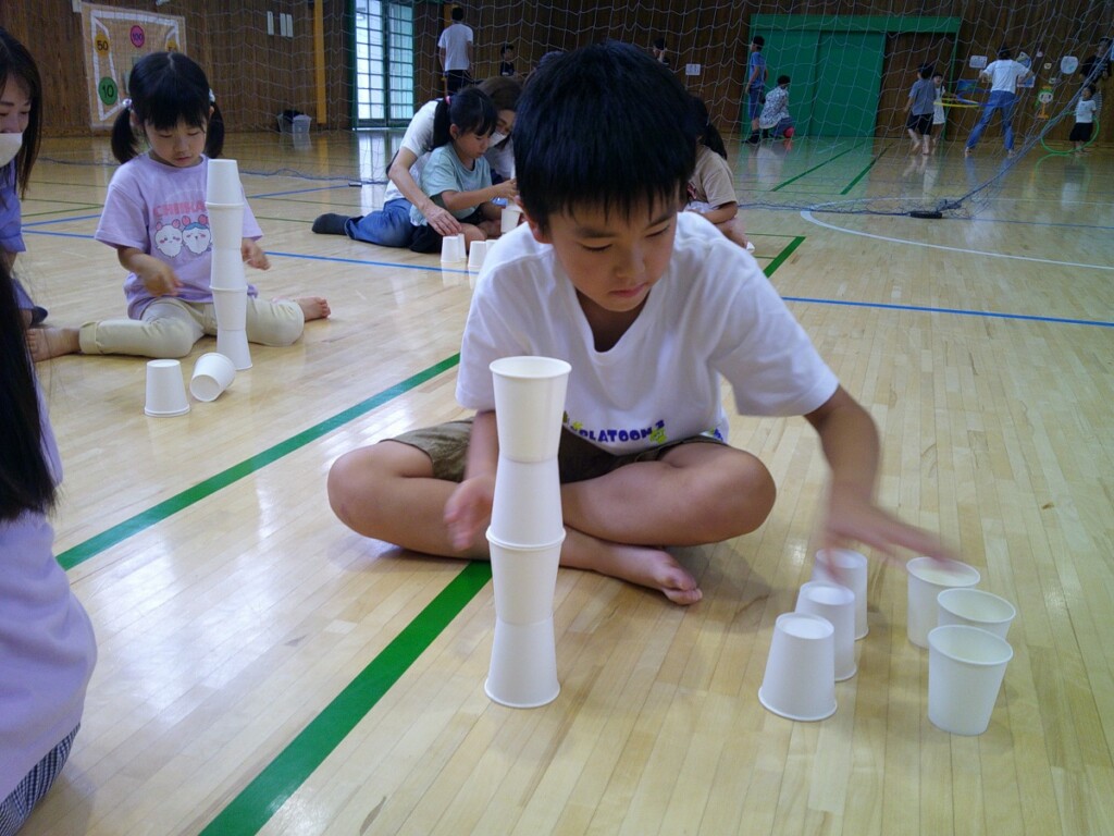 【パパとあそぼう】紙コップはどこまで積みあがる？