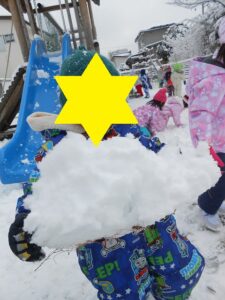 冬の遊びを楽しんでいます♪