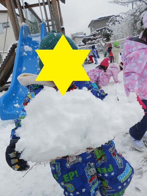 冬の遊びを楽しんでいます♪