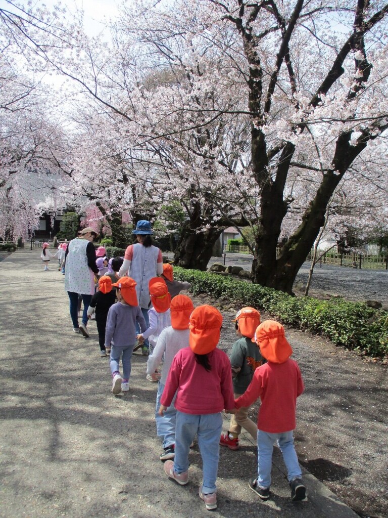 お花見🌸と４月の誕生会💛