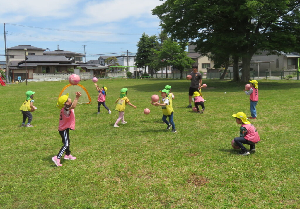 年長児がサッカー教室に参加しました♪