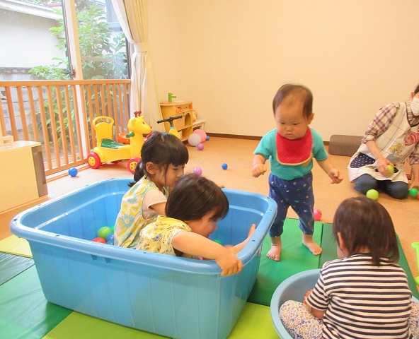 水鉄砲であそびましょう！シュッシュッシュッ―！！