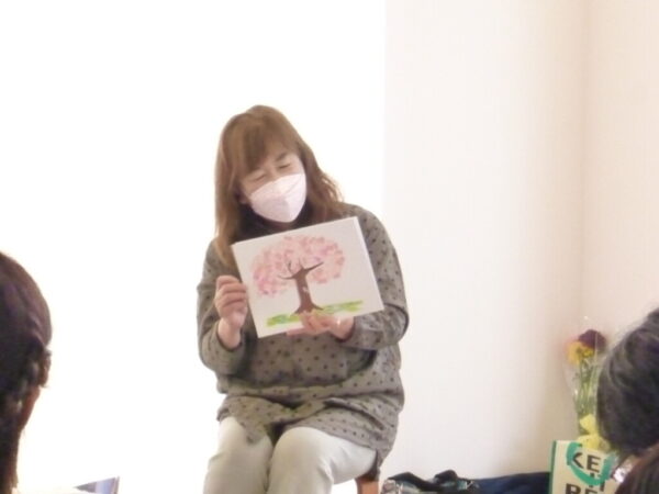 ４月の「おはなしこんにちは」開催しました