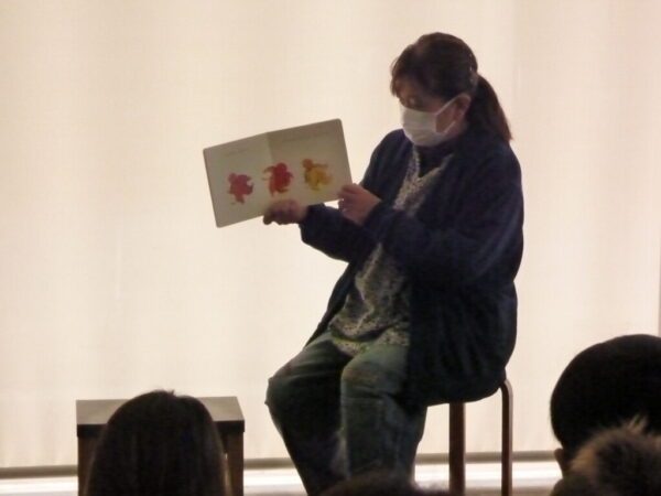 11月の「おはなしこんにちは」開催しました