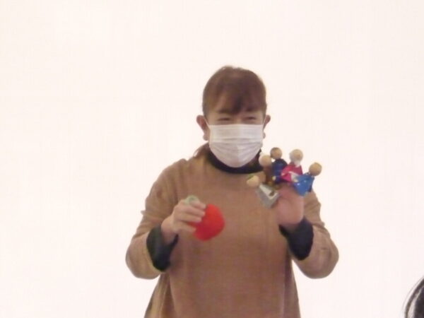 12月の「おはなしこんにちは」開催しました