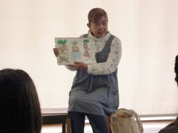 10月の「おはなしこんにちは」開催しました