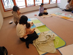 ベビーマッサージを行いました