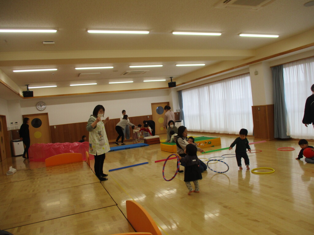 お遊戯室で遊ぼう