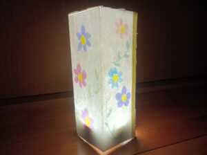 牛乳パックでランタン作り　※申し込みが必要です（６組まで）