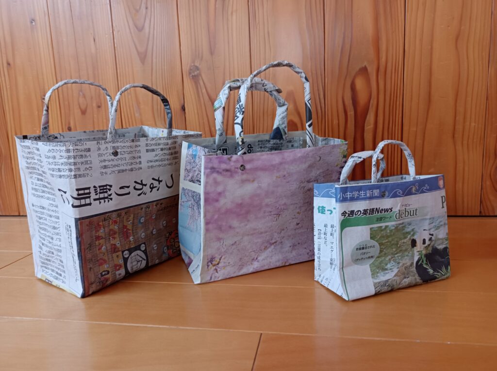 新聞紙でエコバッグを作ろう　※事前申し込みが必要です（６組）