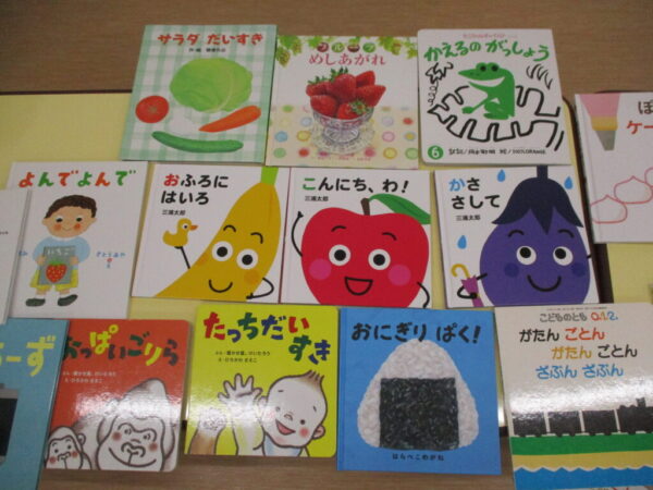 わらべうたと絵本の読み聞かせ