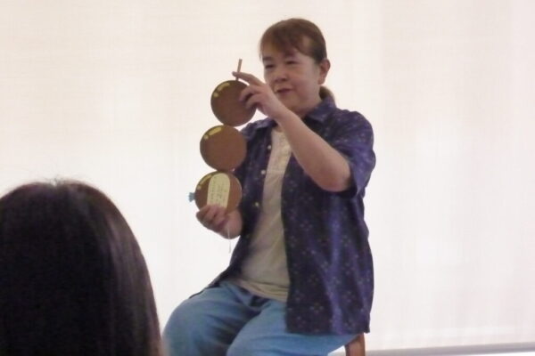 ８月の「おはなしこんにちは」開催しました