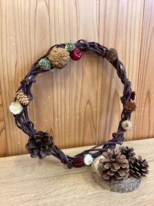 さつまいものツルで手作りリース作り♪