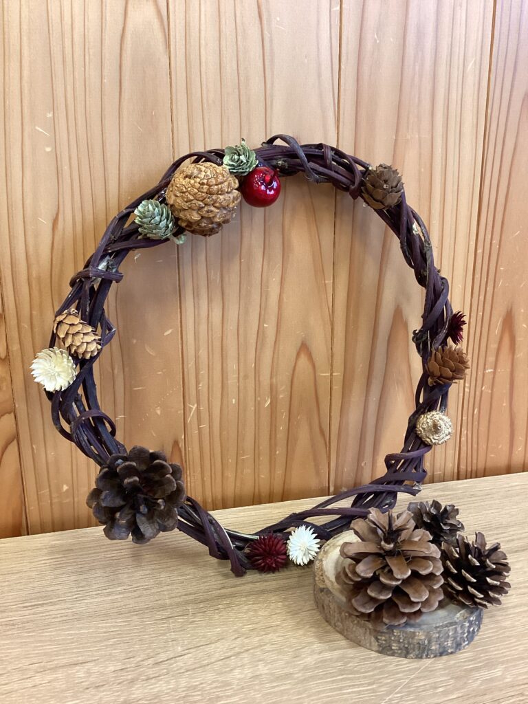 さつまいものツルで手作りリース作り♪