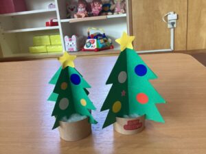 ★体験保育「クリスマスツリー作り」