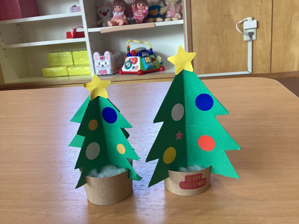★体験保育「クリスマスツリー作り」