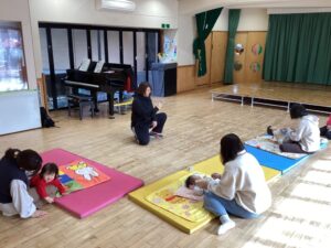 ★育児講座「親子スキンシップ体操」