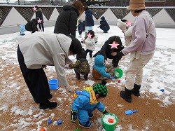 ちょっぴり雪遊びを行いました