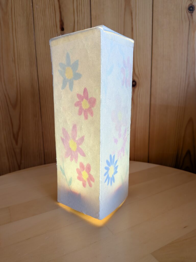 牛乳パックでランタンを作ろう♪　※前日までにお申し込みください（あと２組空きがあります♪）