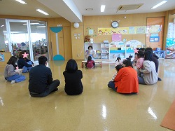 ２月生まれの誕生会を行いました