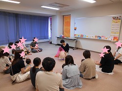 わらべうたとおはなし会を行いました
