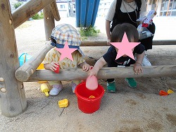 園庭で遊ぼうを行いました