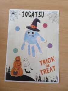 １０月の手形アート👻（ハロウィンおばけ）